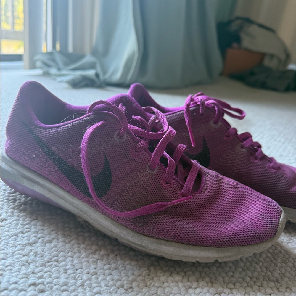 Nike Women's Magenta Sneakers